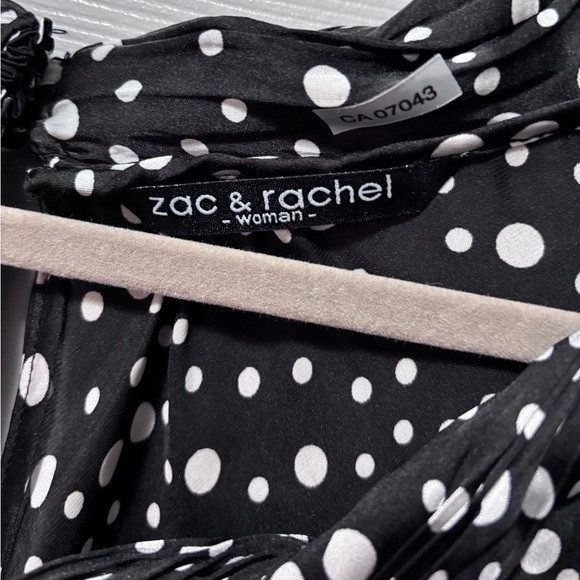 Sleeveless cowl neck black with white spots top satin like - Picture 3 of 4